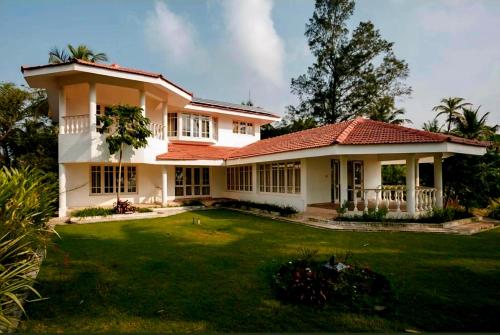 The Beach Villa by Sunny Smiles in Suratakal