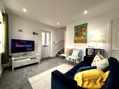 2 Bedroom House - Private Parking - Central gîte à louer Sandbach