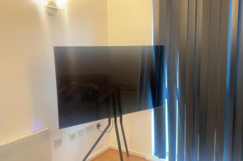 London 1 Bed Apartment close to Barking Station - image 7