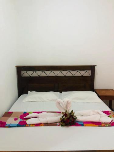 1 king bed, 2 bunk beds