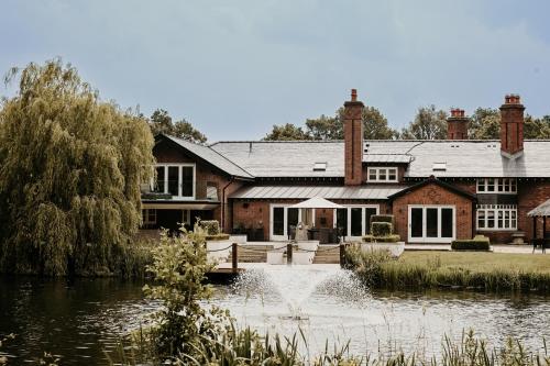 Fernside house and barns in Pickmere