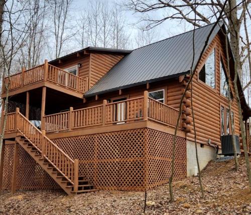 Secluded Wooden Cabin with Fire Pit, Barbecue and Hot-tub in Campbellsville, Kentucky in 坎貝爾斯威爾
