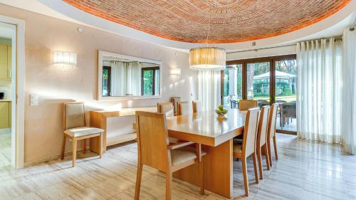 المرافق, Pine Cliffs Village in Olhos de Agua