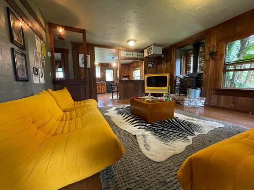 Farmhouse Cabin in the Redwoods in Freshwater (CA)