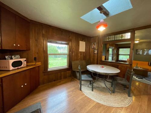Farmhouse Cabin in the Redwoods in Freshwater (CA)