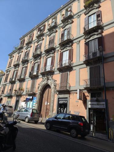 A casa di Clara, Naples