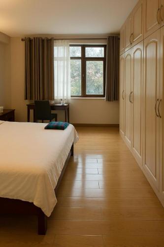 cozy Apartment at Fenessi, Westlands Nairobi in لوريشو