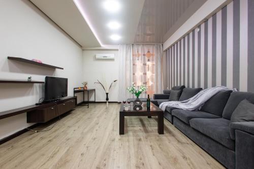 Aram street, 2 bedrooms Beautiful and Sunny apartment DI8210, Jerevan