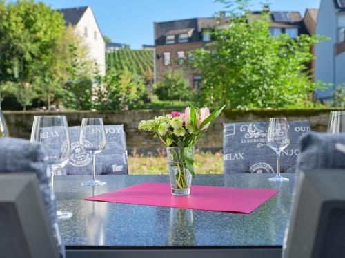 NEU Mont Royal Suiten 2 bis 4 Personen 657m von Weihertorplatz entfernt