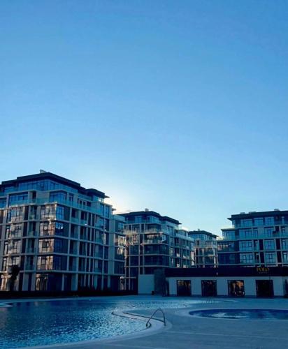 Sea Breeze, Polo Residences