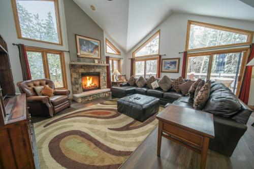 Bryant Home 1826 by SummitCove Lodging