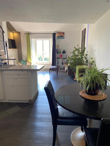 L'Alcôve, maison d'artistes gîte à louer Couzon-sur-Coulange