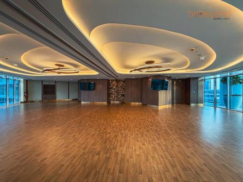 Urban Grandeur at Imperial Avenue - image 8