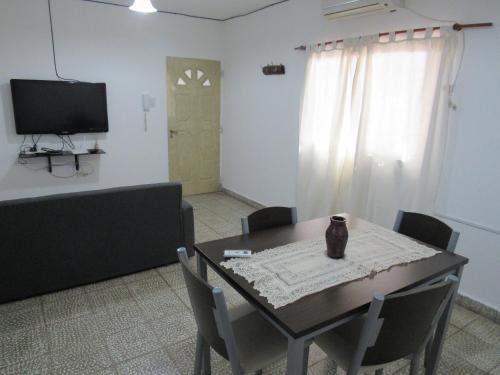 ห้องส่วนกลางสำหรับนั่งเล่น/ดูทีวี, Departamento Achalay in ชิลเลซิโต