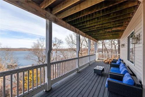 Lakeside Retreat - Large Deck & Game Room with Views in Prairie Creek (AR)