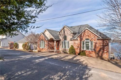 Lakeside Retreat - Large Deck & Game Room with Views in Prairie Creek (AR)