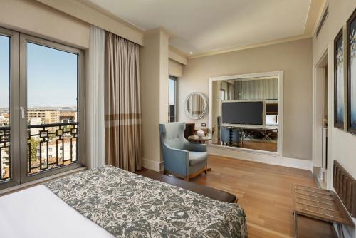 room detail thumbnail 1