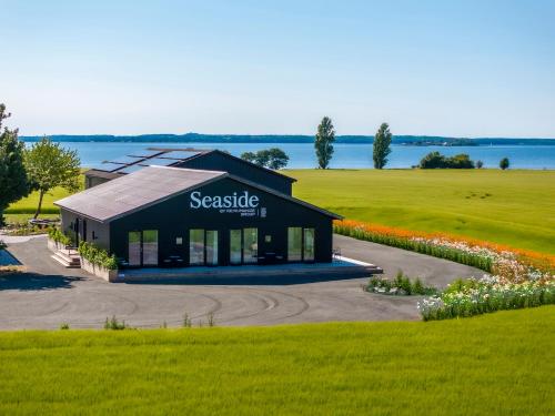 Seaside Retreat & Hotel in Stege