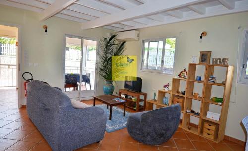 Dom pension in Baie-Mahault