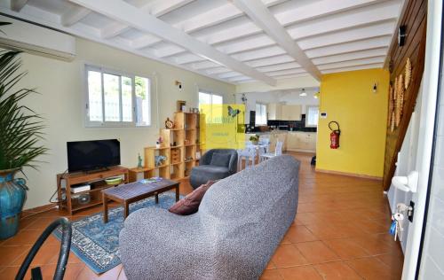 Dom pension in Baie-Mahault