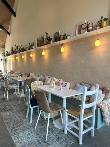 Seaside Retreat & Hotel in Stege