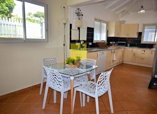 Dom pension in Baie-Mahault