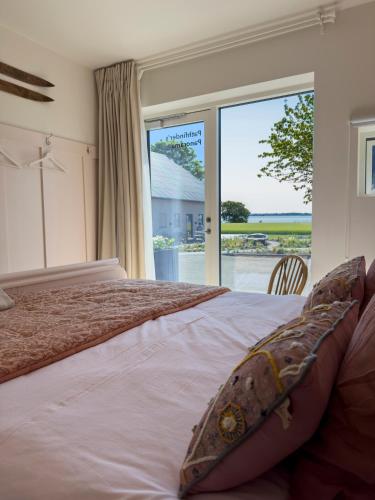 Seaside Retreat & Hotel in Stege