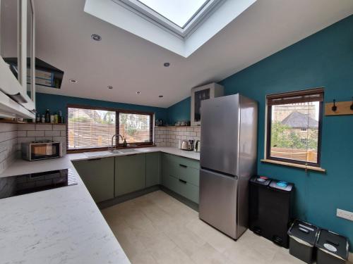 Large Victorian garden flat with views of Bath centre