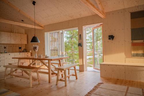 Pauha - Aurora Nights at the Seaside Cabin