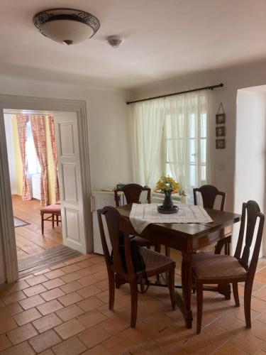 2 bedrooms, 3 beds