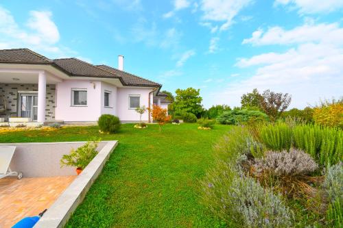 Viesnīcas āriene, Villa Lavanda in Krizevci