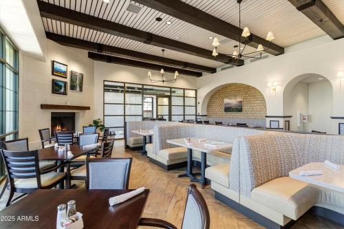 Sun City West Livin' in ซันซิตี้