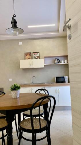 virtuve, Via Fico 20 - Holiday Home in San Giuliano di Puglia