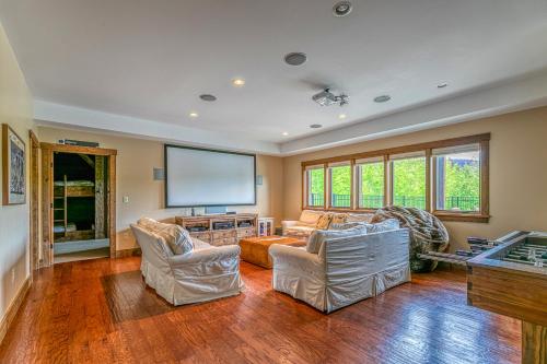Mountain Estate - image 11