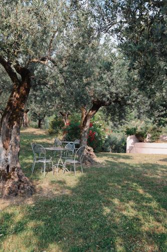 Dārzs, Residenze Il Convento Serra Alta in Folinjo