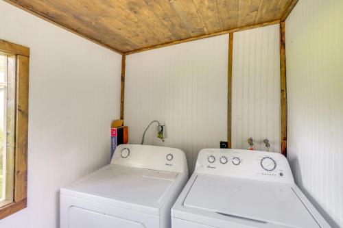 Less Than 1 Mi to Downtown Arcadia Tranquil Wooded Escape in Arcadia