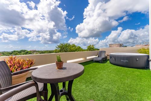 花園, Private Jacuzzi, Starlink, Golf-View Terrace - Puerto Aventuras in 阿文圖拉斯港