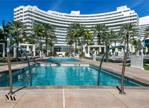 FontaineBleau Resort Ocean plus Bay View w Balcony image