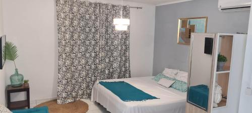 Paradies Caraïbes III (Paradies Caraibes III) in เลซาบีเมส