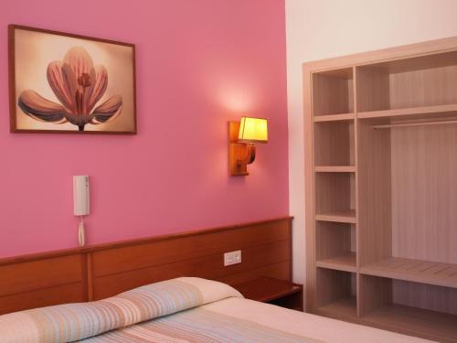 Hostal El Castell - image 10