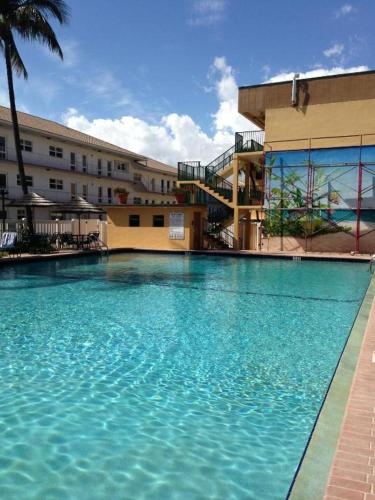 Swimming pool, Surfsider Resort - A Timeshare Resort in Pompano Beach