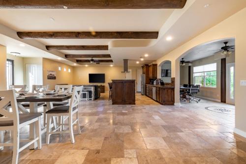 Desert Oasis- Scottsdale Luxury Private Pool Pet Friendly in Carefree