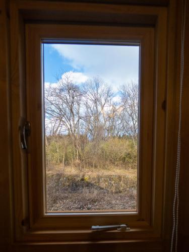 メロディーハウス 一棟貸新築ログハウス 広いデッキと庭 無垢材の香 小川のせせらぎ