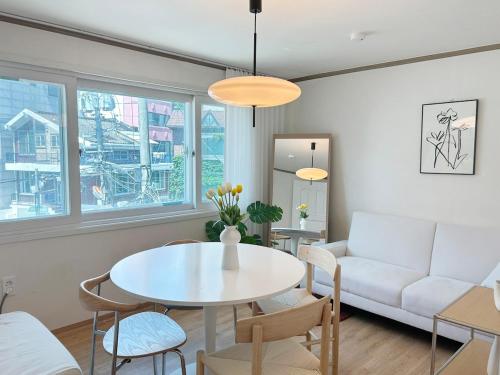 3 rooms 3 mins walk to Sangsu Stn 2F, Сеул