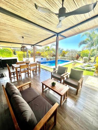 Swimming pool, Casa Bella 3 Bdrm House w Pool in Gated Community in Marbella