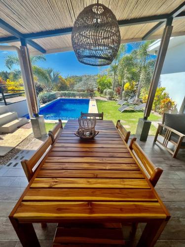 Swimming pool, Casa Bella 3 Bdrm House w Pool in Gated Community in Marbella