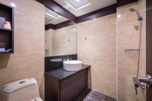 Standard Twin Room image 2