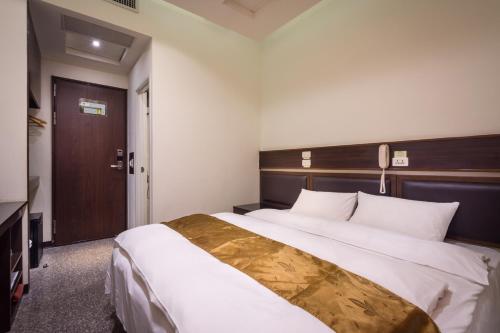 Standard Double Room image 2