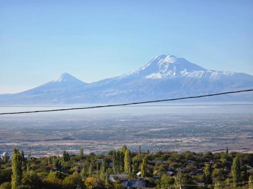 Madoyans Rest House in Antarut