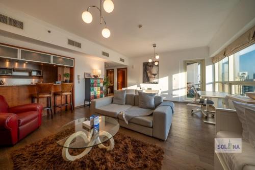 Waterfront 1BR Apartment At Heart of Dubai Marina, Дубай